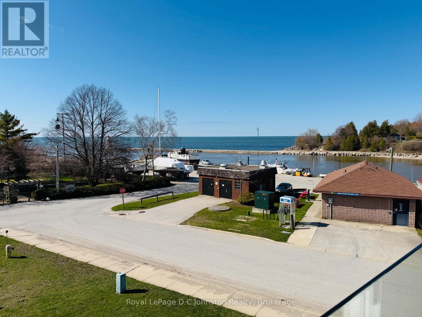 66 HURON STREET N - 37