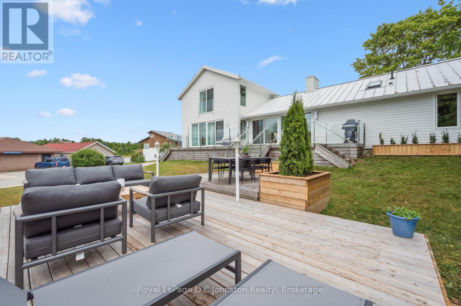 66 HURON STREET N - 40