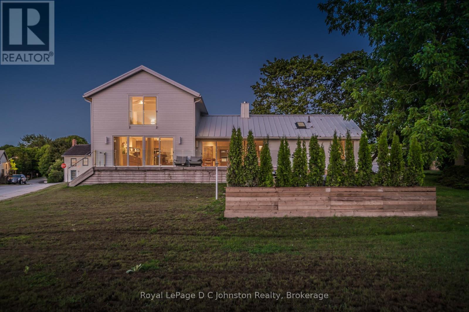 66 HURON STREET N - 47