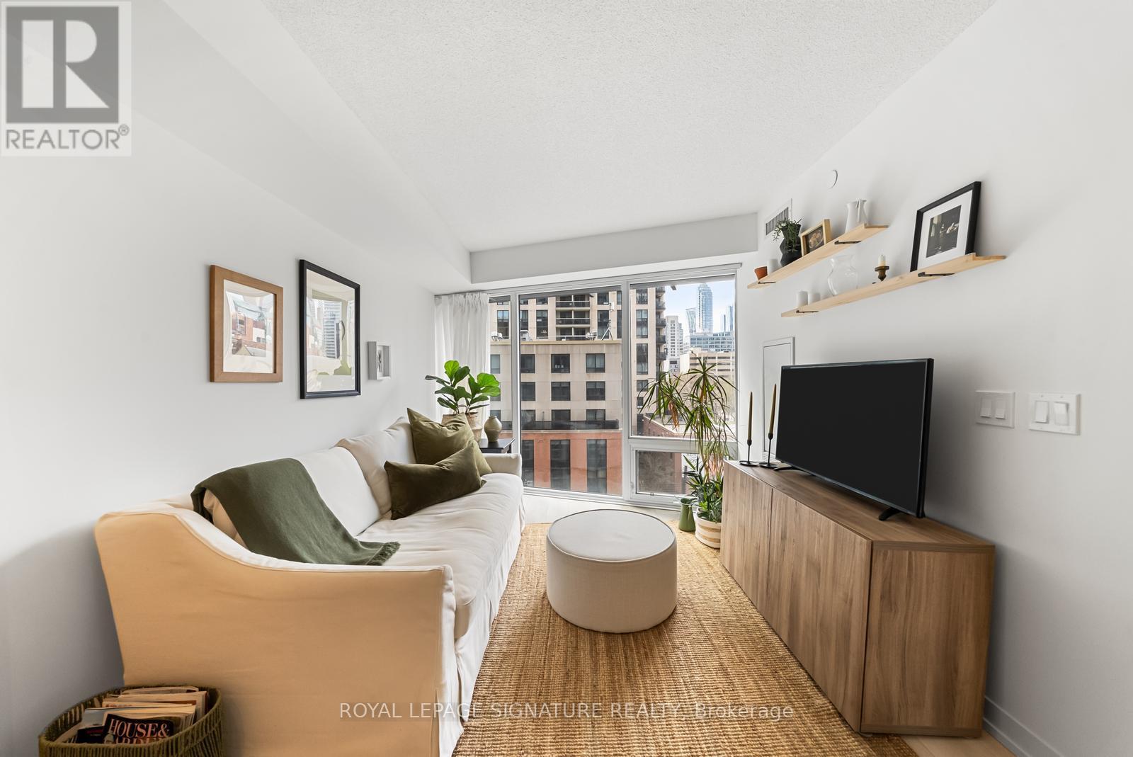 #605 60 SHUTER STREET - 12