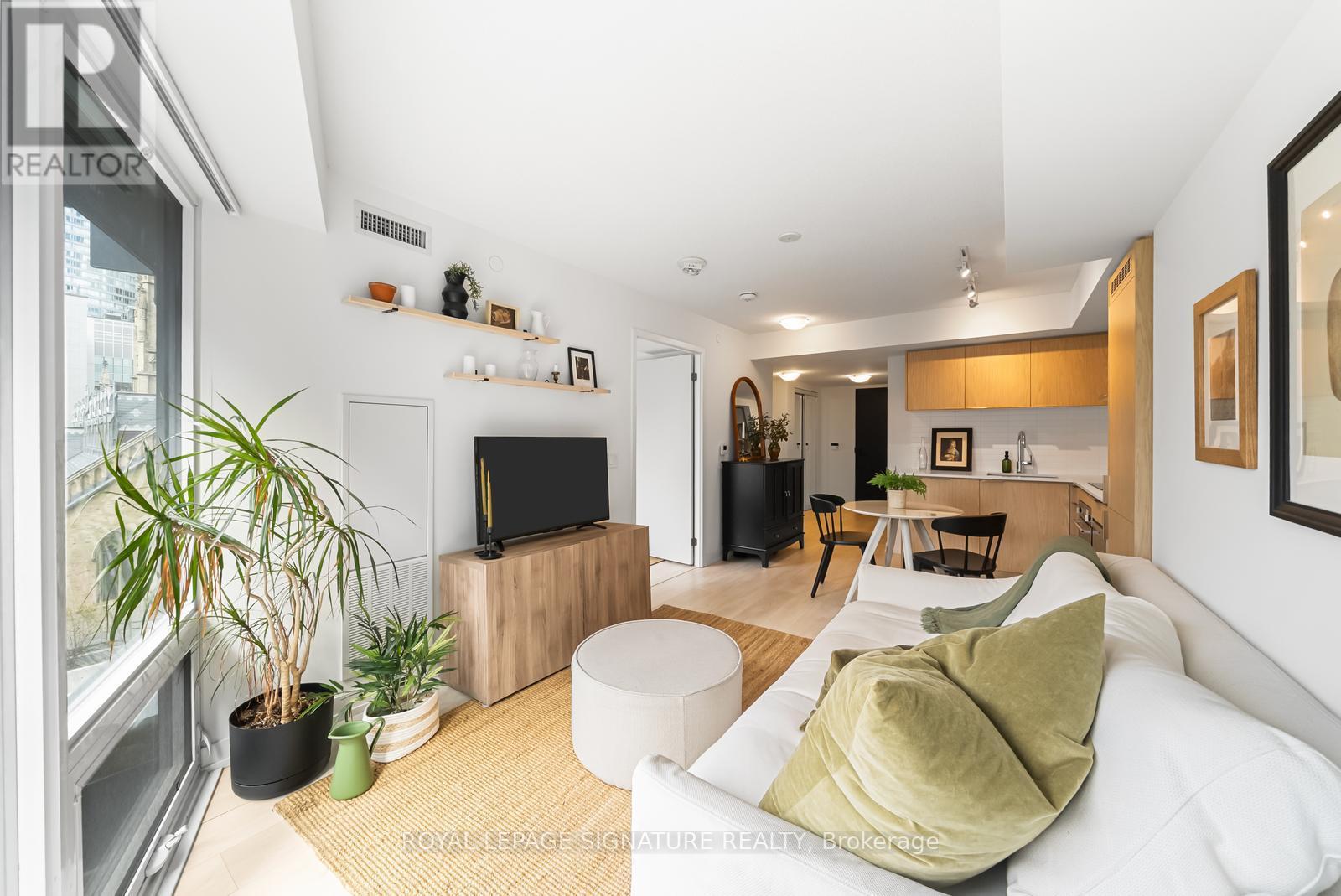 #605 60 SHUTER STREET - 13