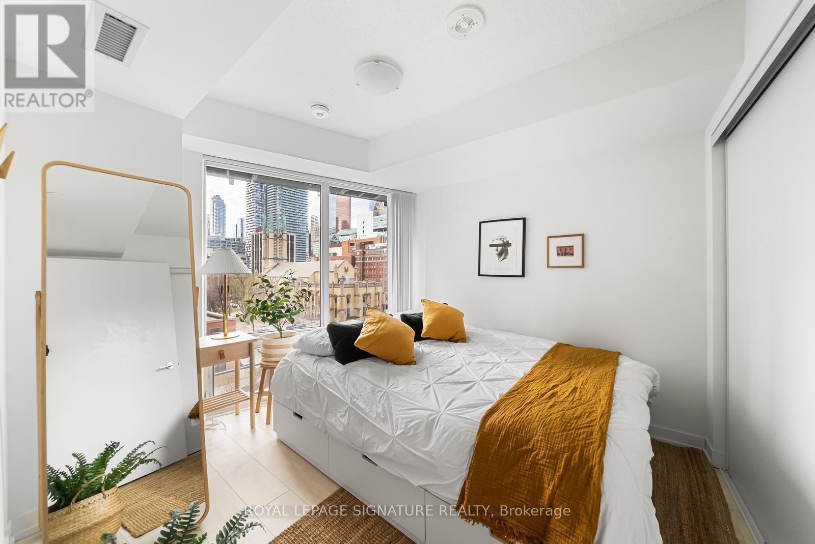 #605 60 SHUTER STREET - 16