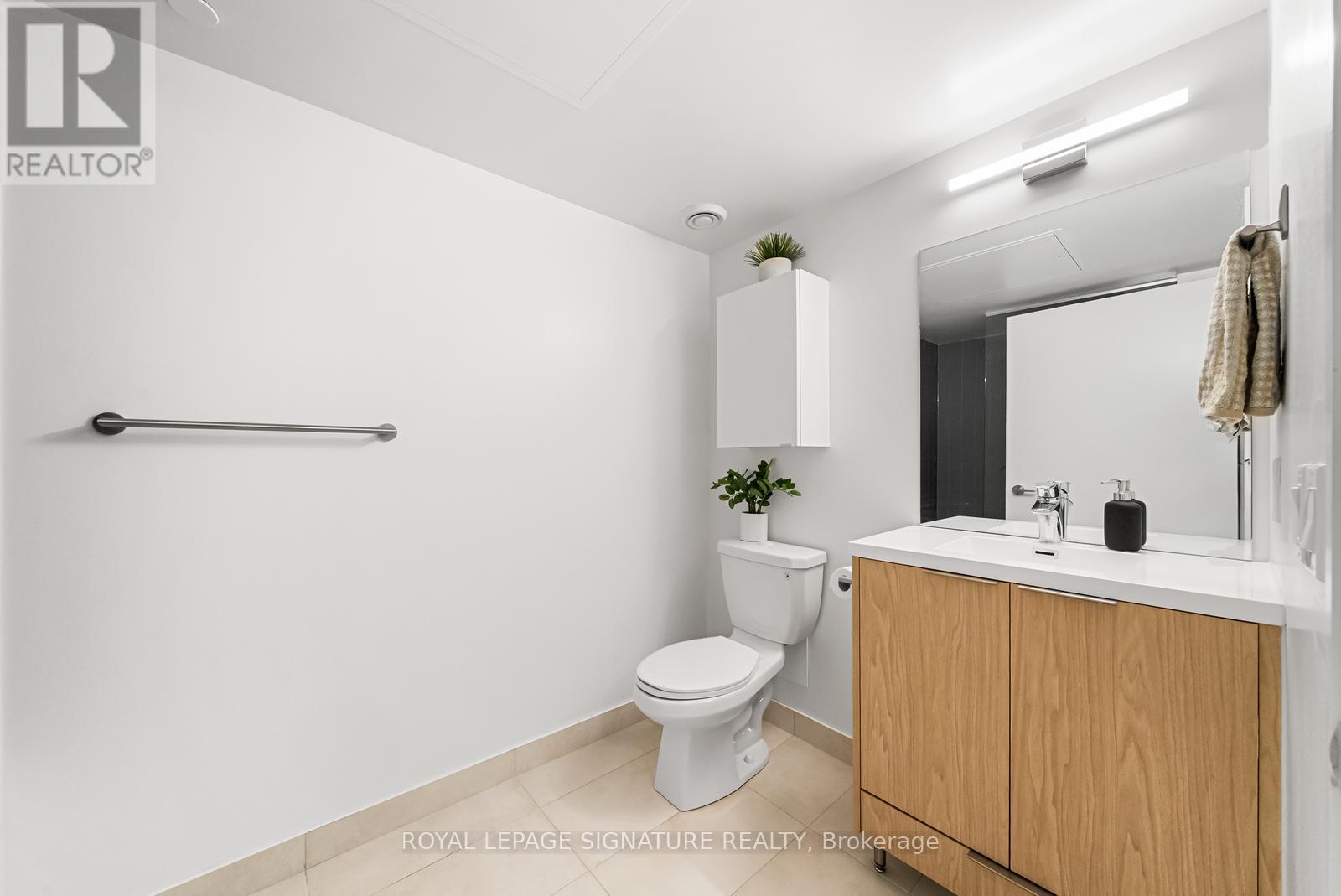 #605 60 SHUTER STREET - 18