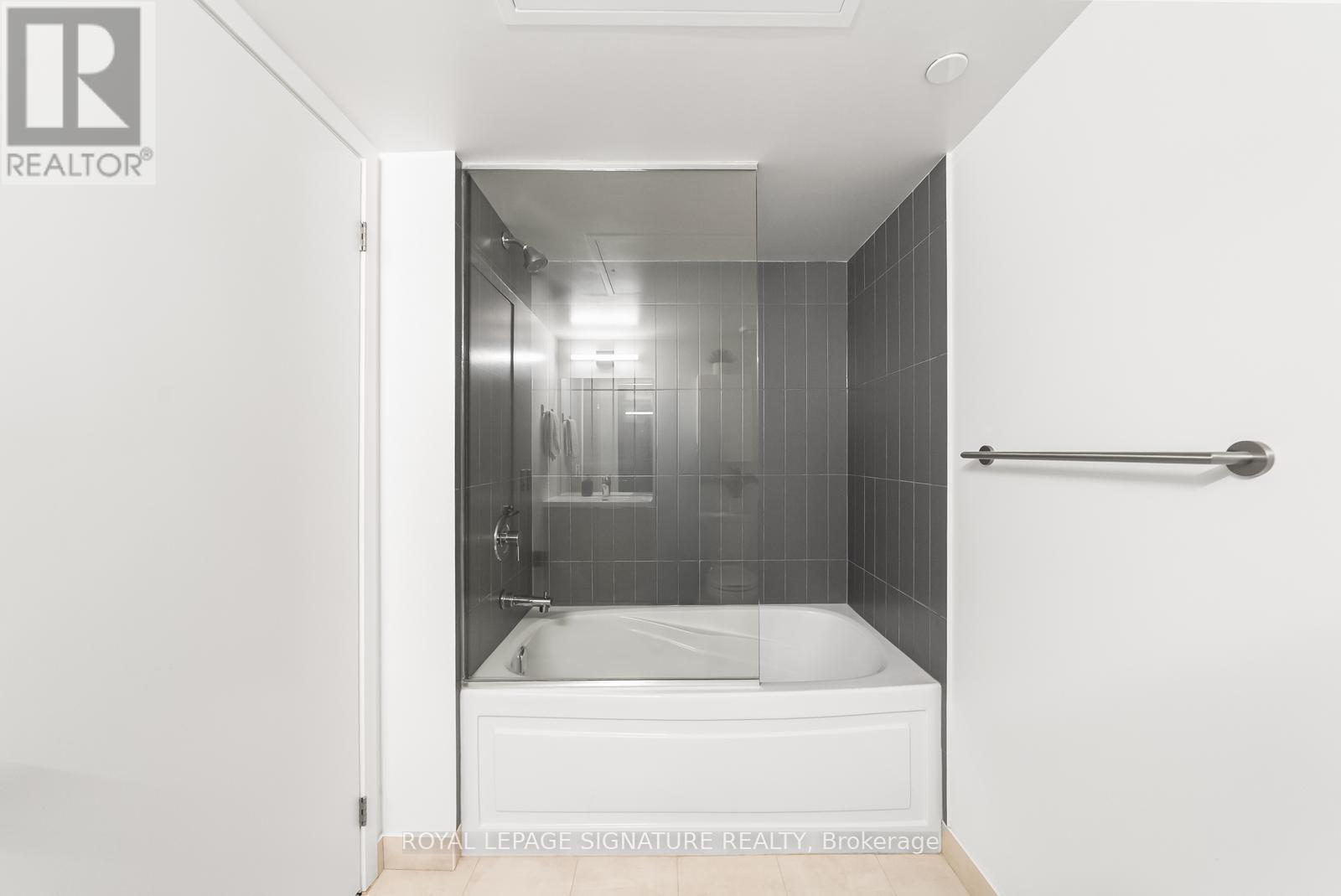 #605 60 SHUTER STREET - 19