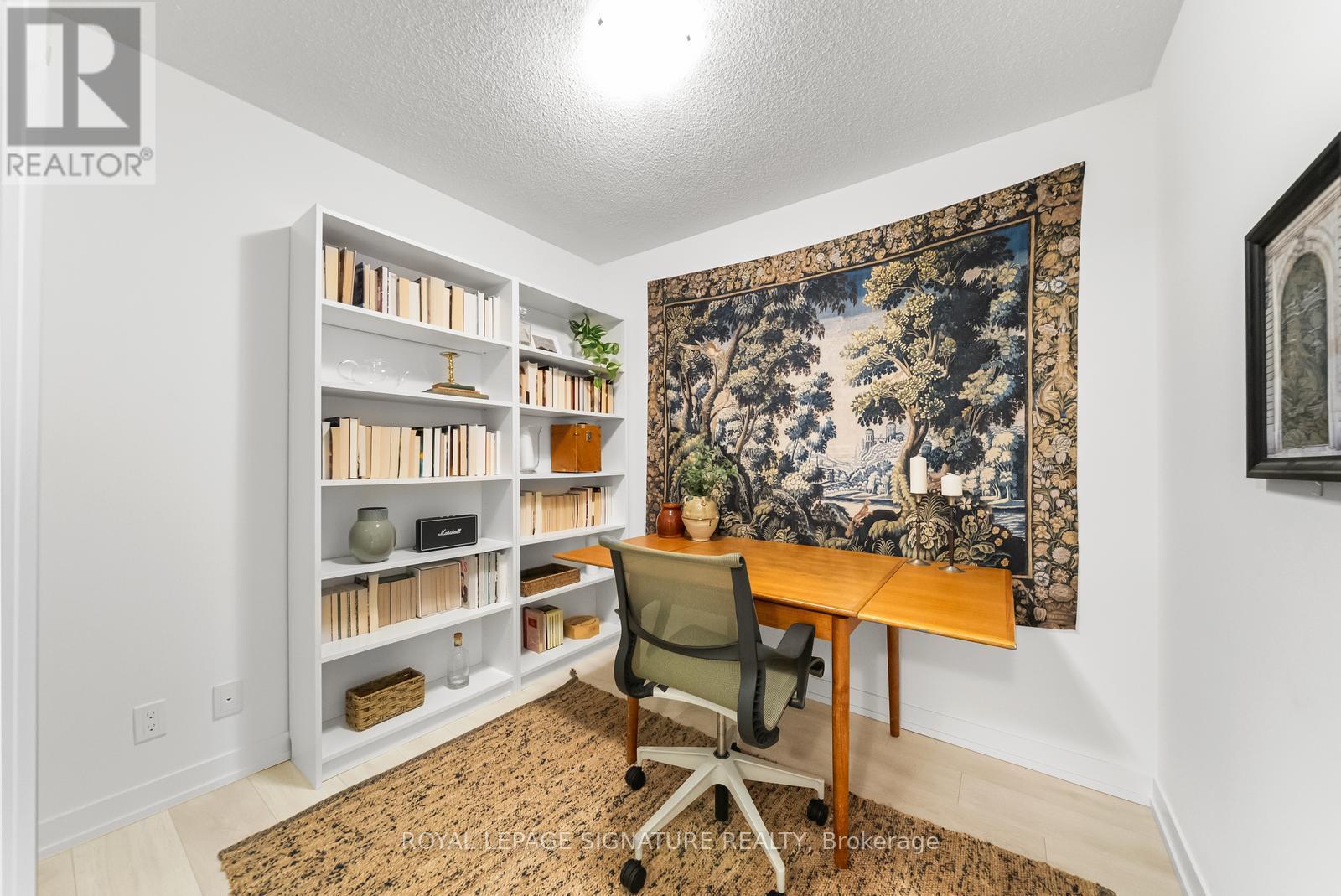 #605 60 SHUTER STREET - 20