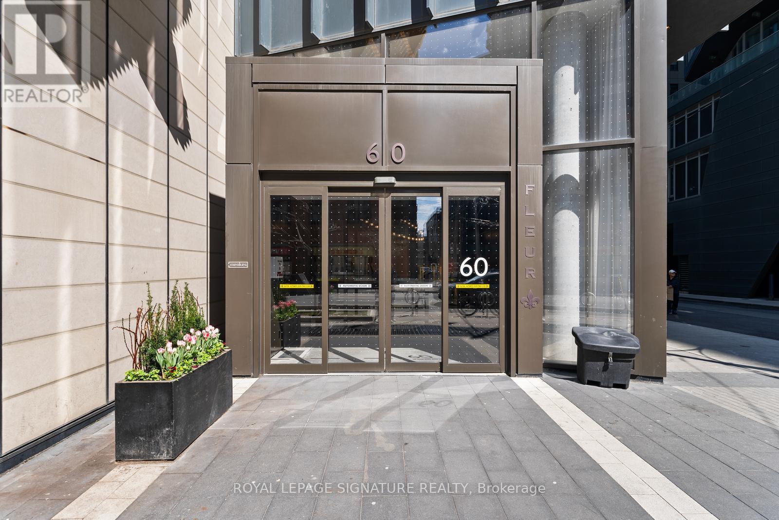 #605 60 SHUTER STREET - 25