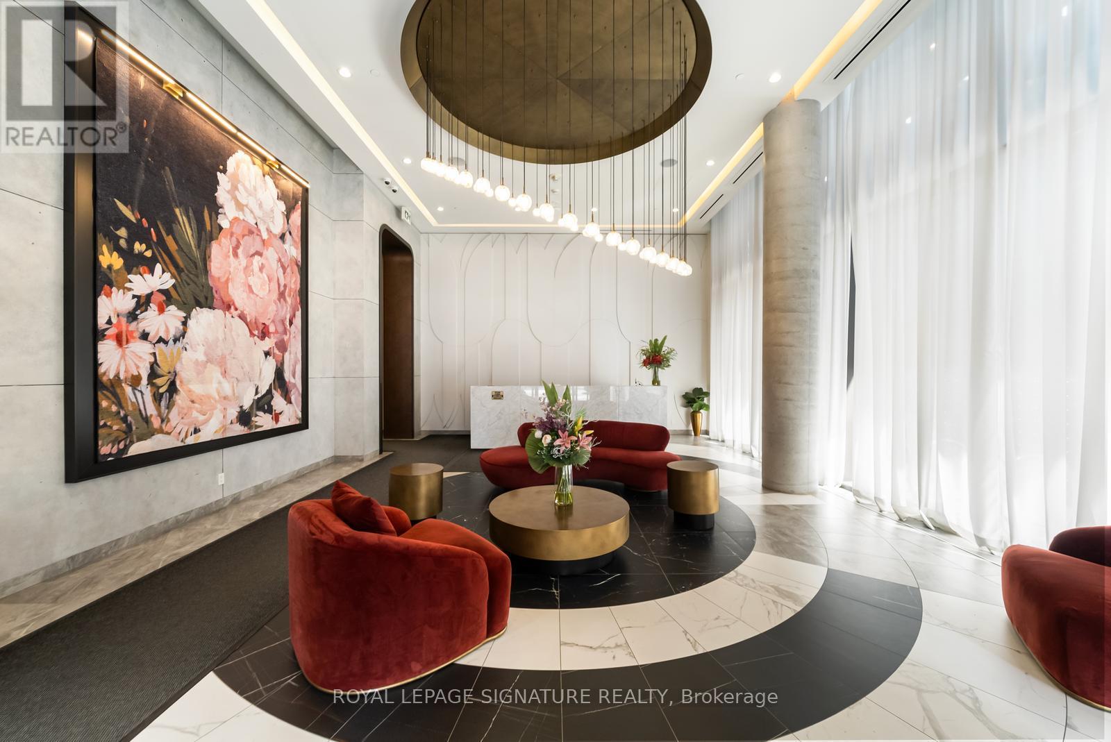 #605 60 SHUTER STREET - 26