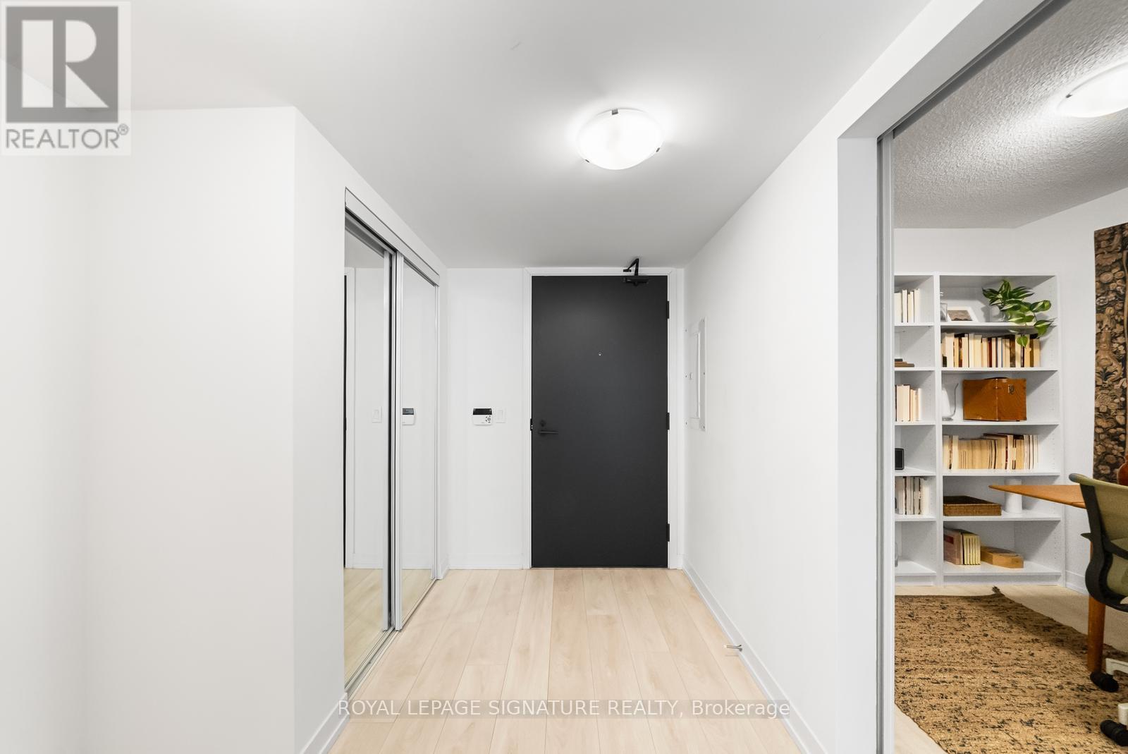 #605 60 SHUTER STREET - 3