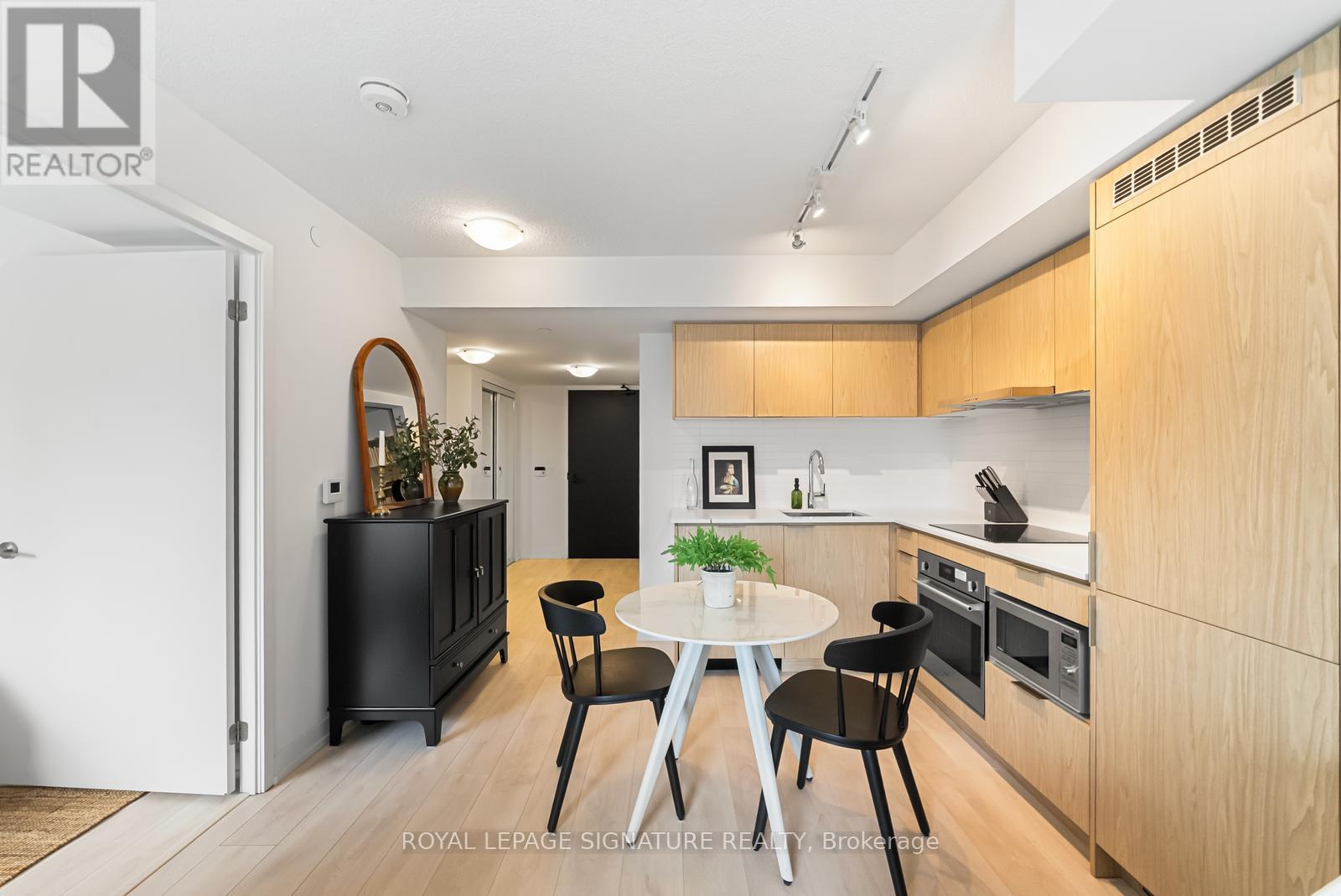 #605 60 SHUTER STREET - 4