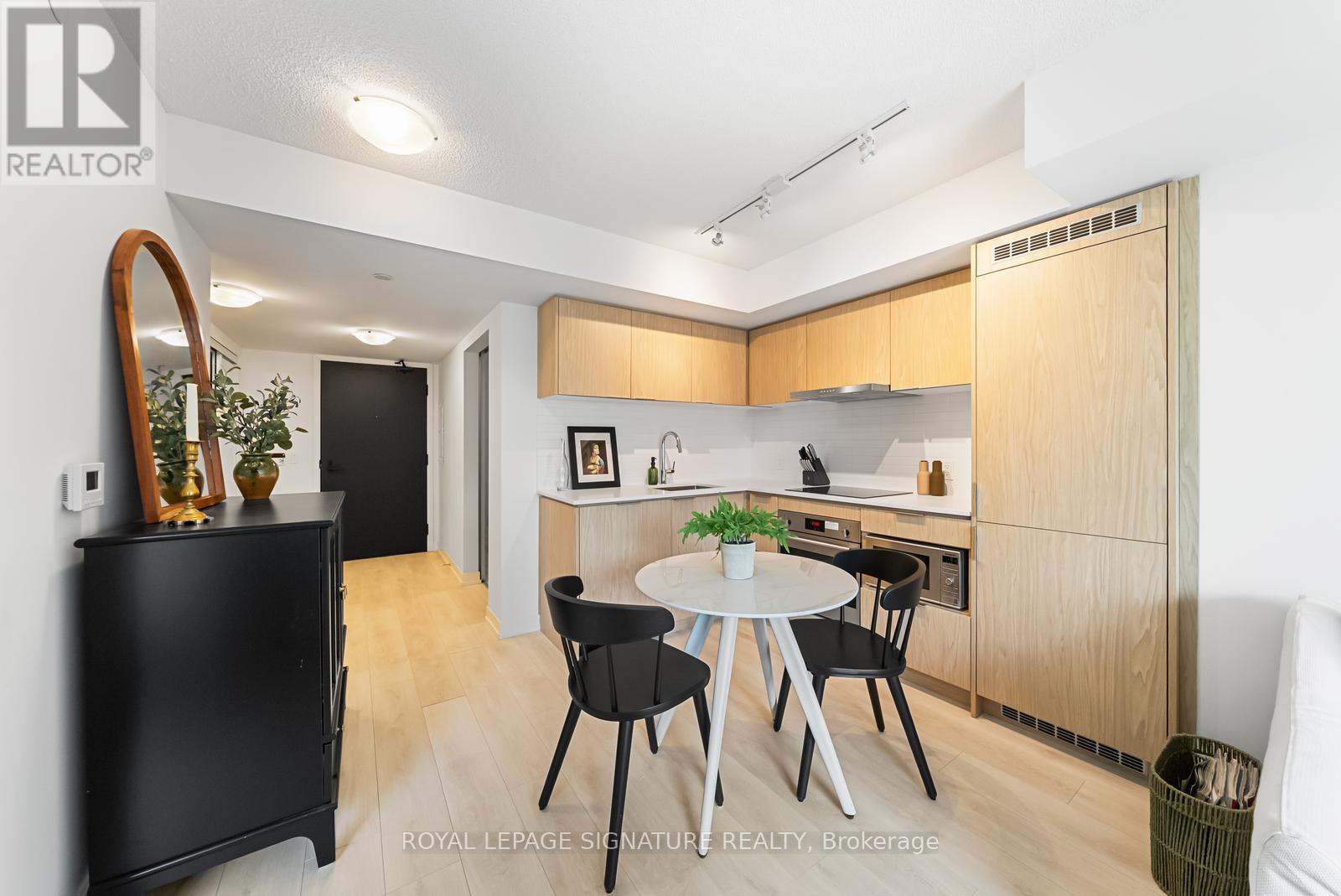 #605 60 SHUTER STREET - 5