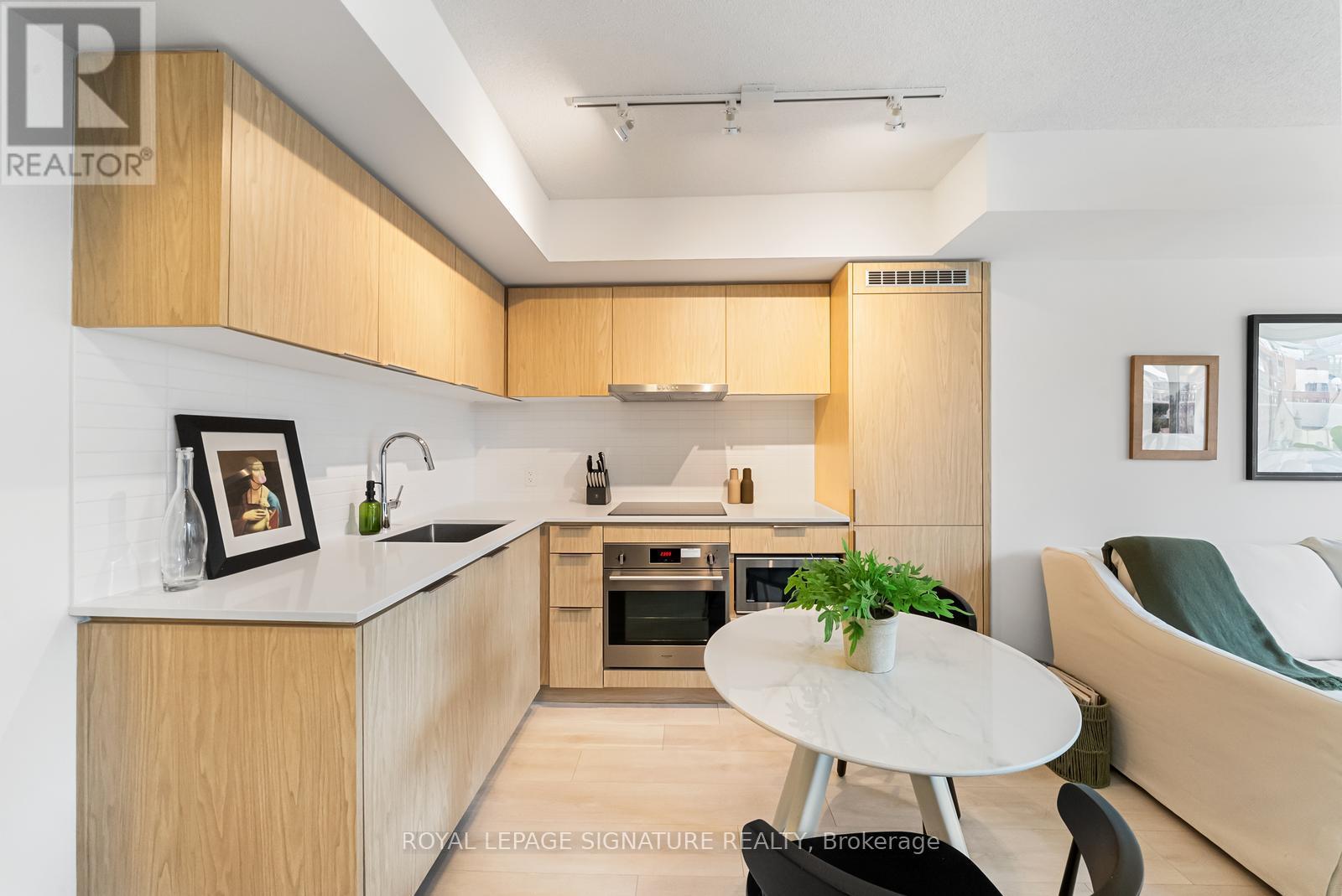 #605 60 SHUTER STREET - 7