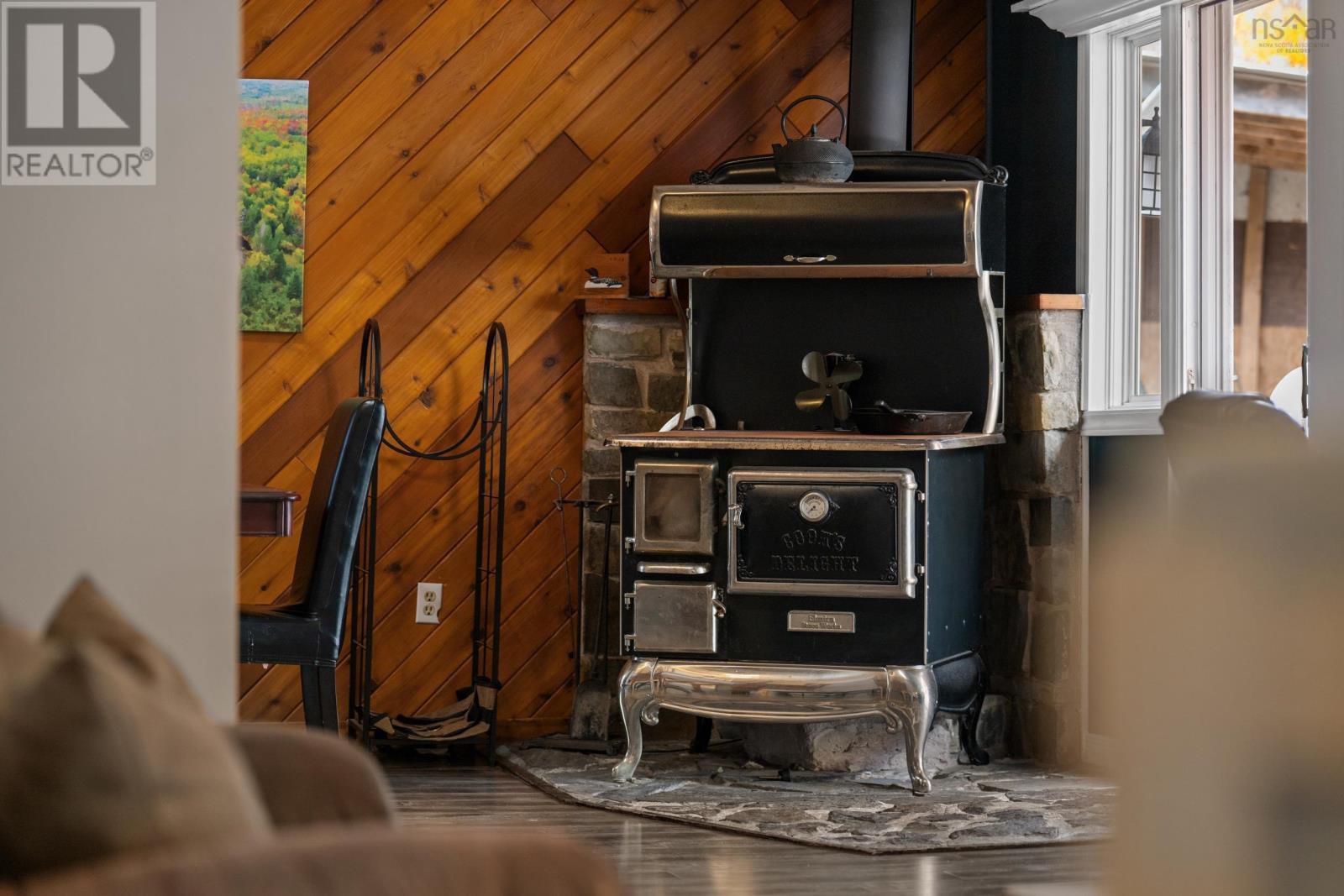Functioning wood stove