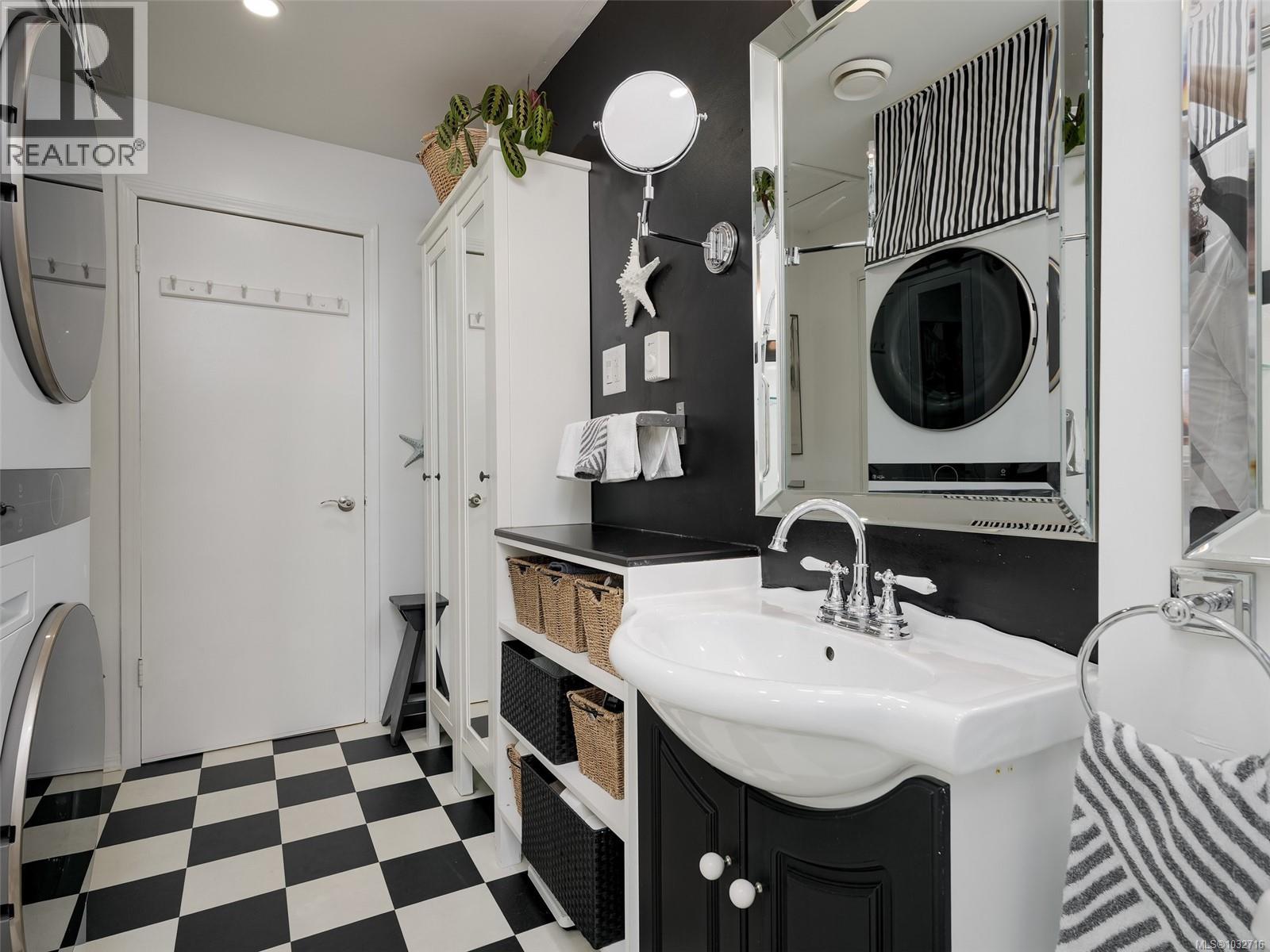  464 Nelson Street, Esquimalt