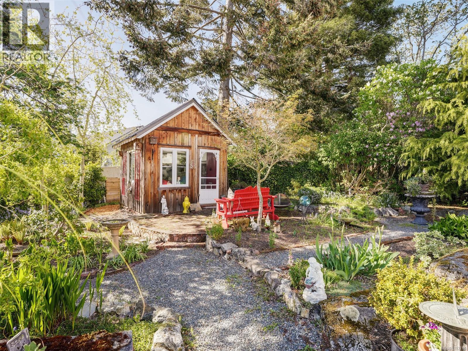  464 Nelson Street, Esquimalt