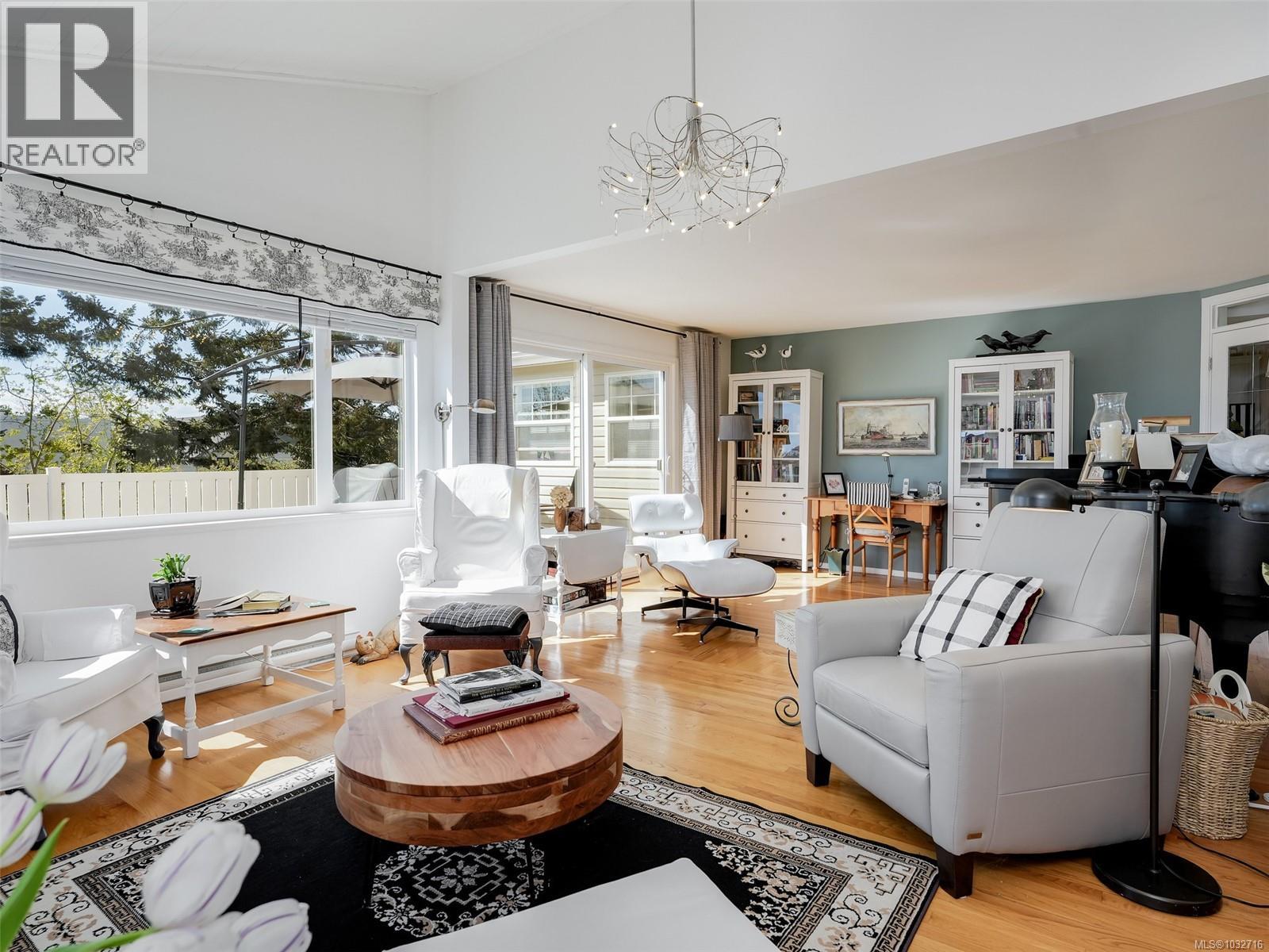  464 Nelson Street, Esquimalt