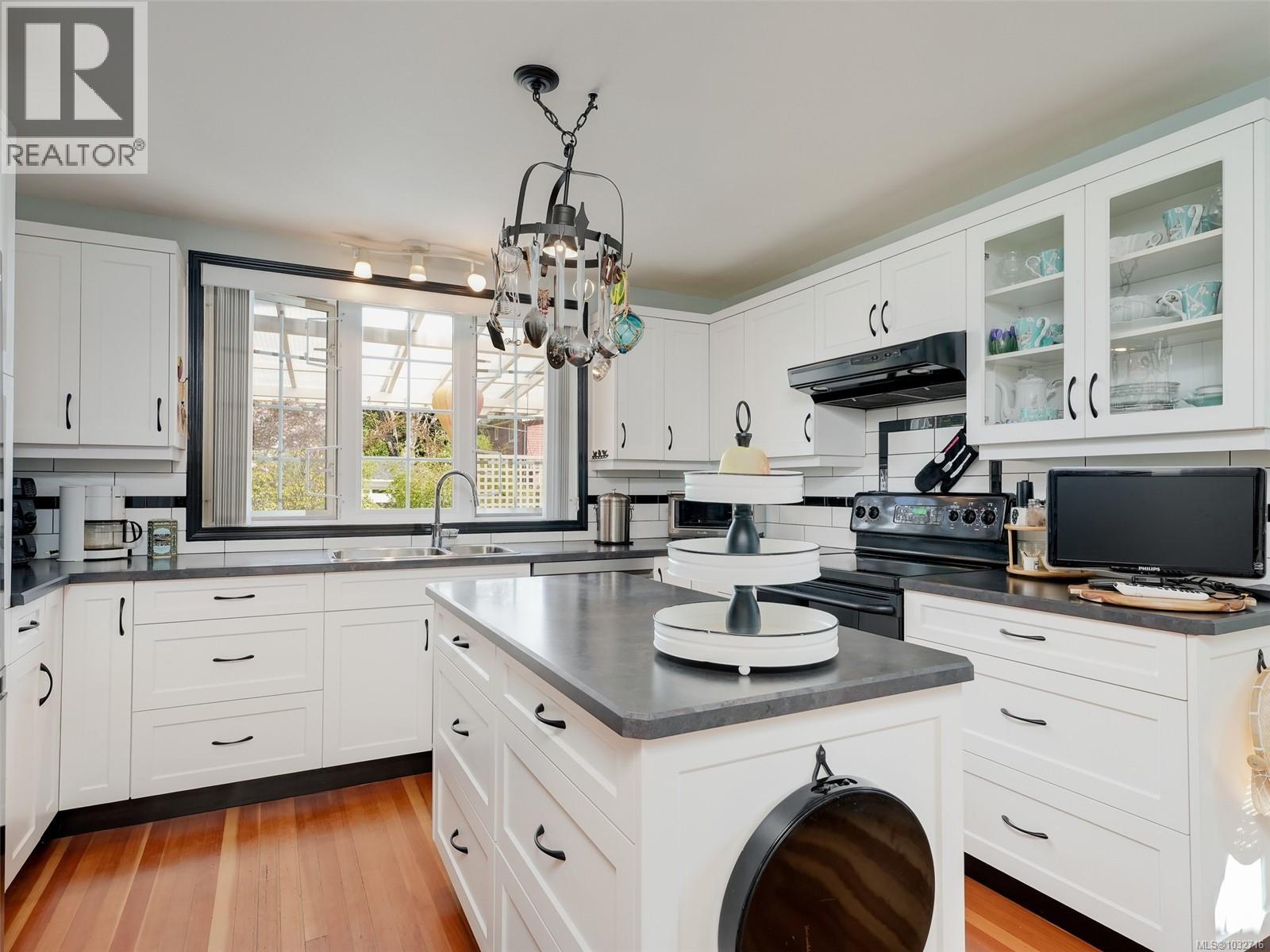  464 Nelson Street, Esquimalt