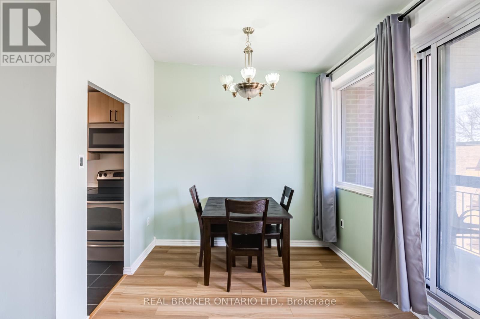 #402 4060 LAWRENCE AVENUE E - 10