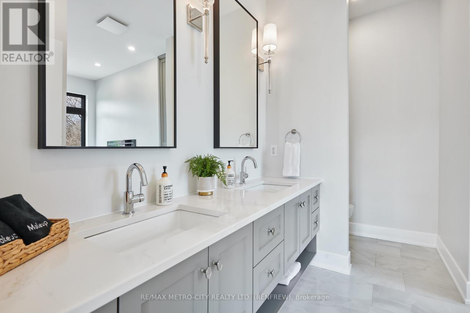 98 SPINDLE DRIFT COURT - 24