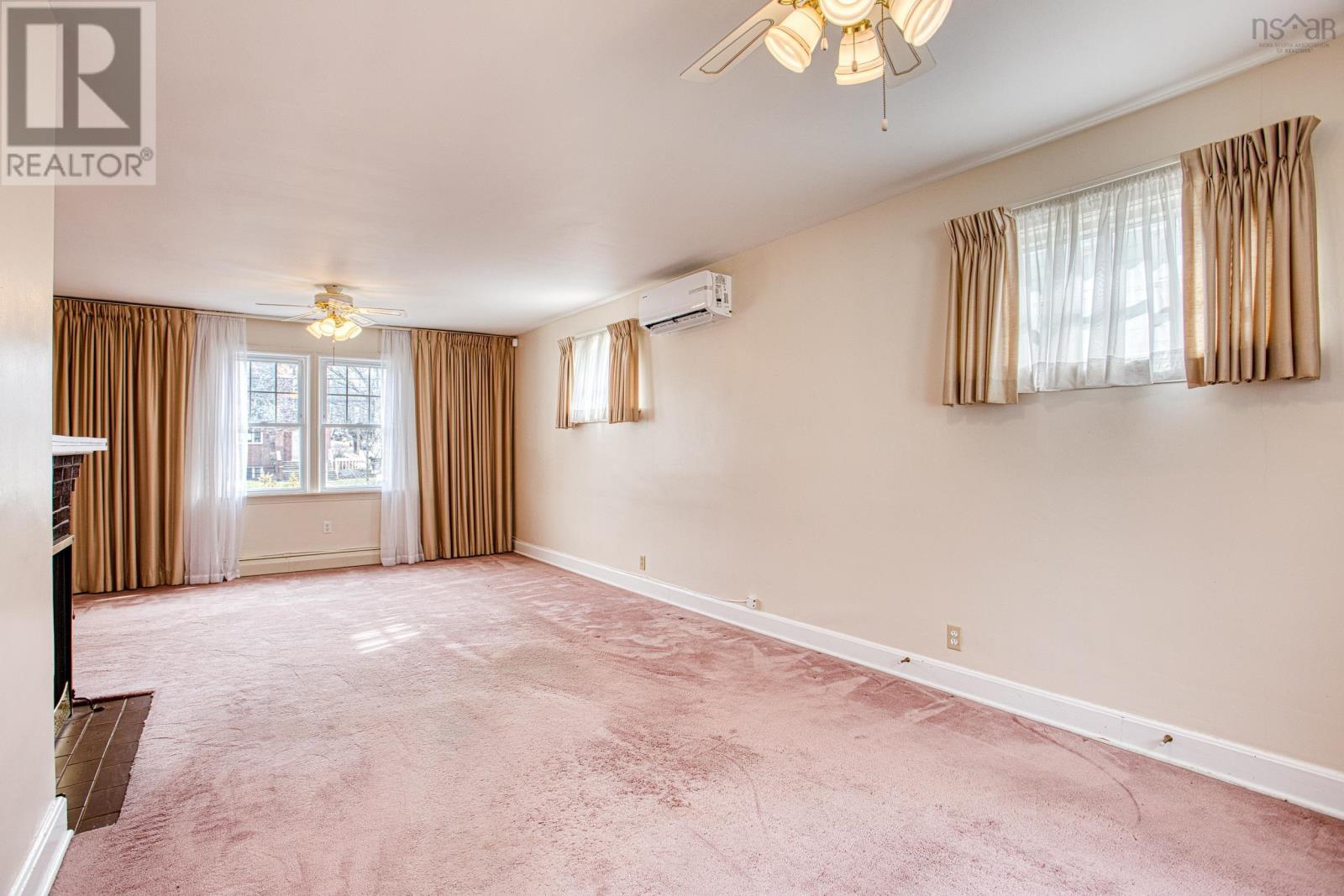 Property 21 of 39 of 3058 Connaught Avenue