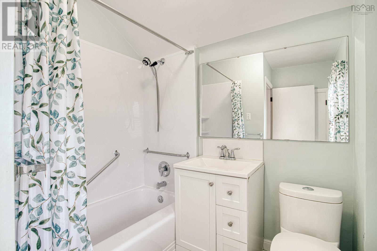 Property 32 of 39 of 3058 Connaught Avenue