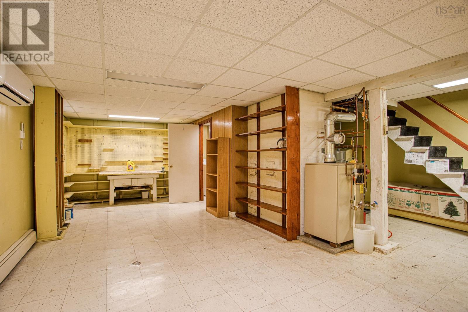 Property 35 of 39 of 3058 Connaught Avenue