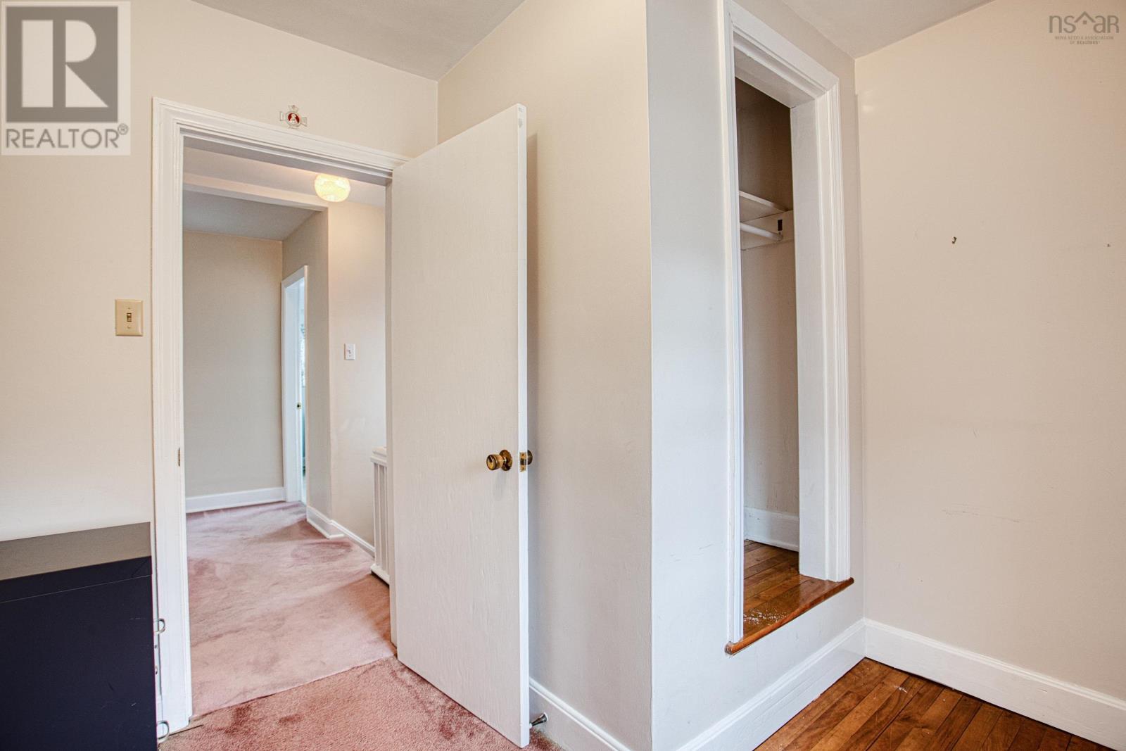 Property 28 of 39 of 3058 Connaught Avenue