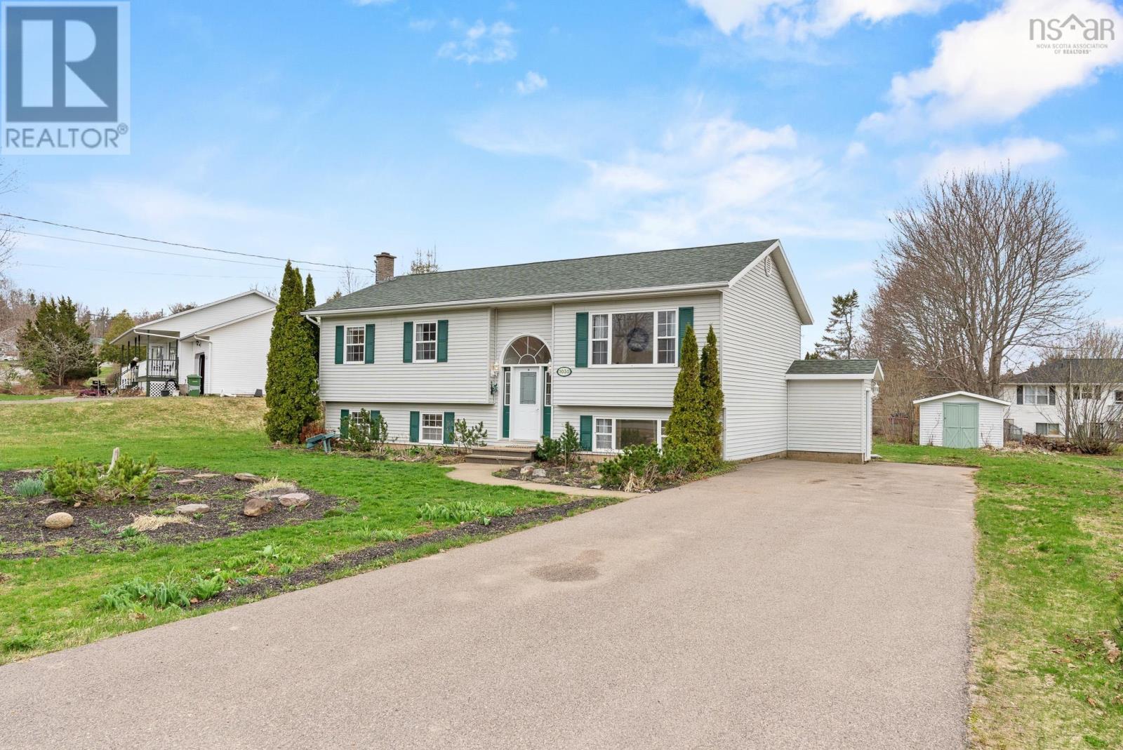 Property 2 of 49 of 1030 Club Crescent