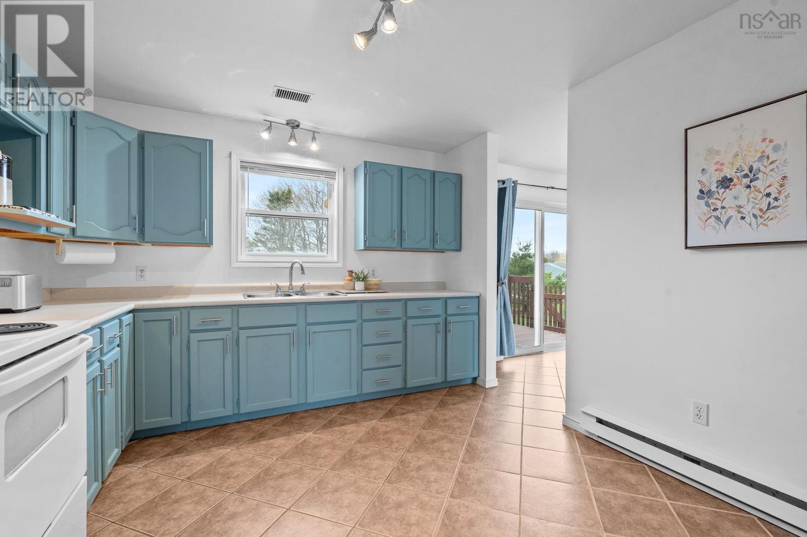 Property 20 of 49 of 1030 Club Crescent