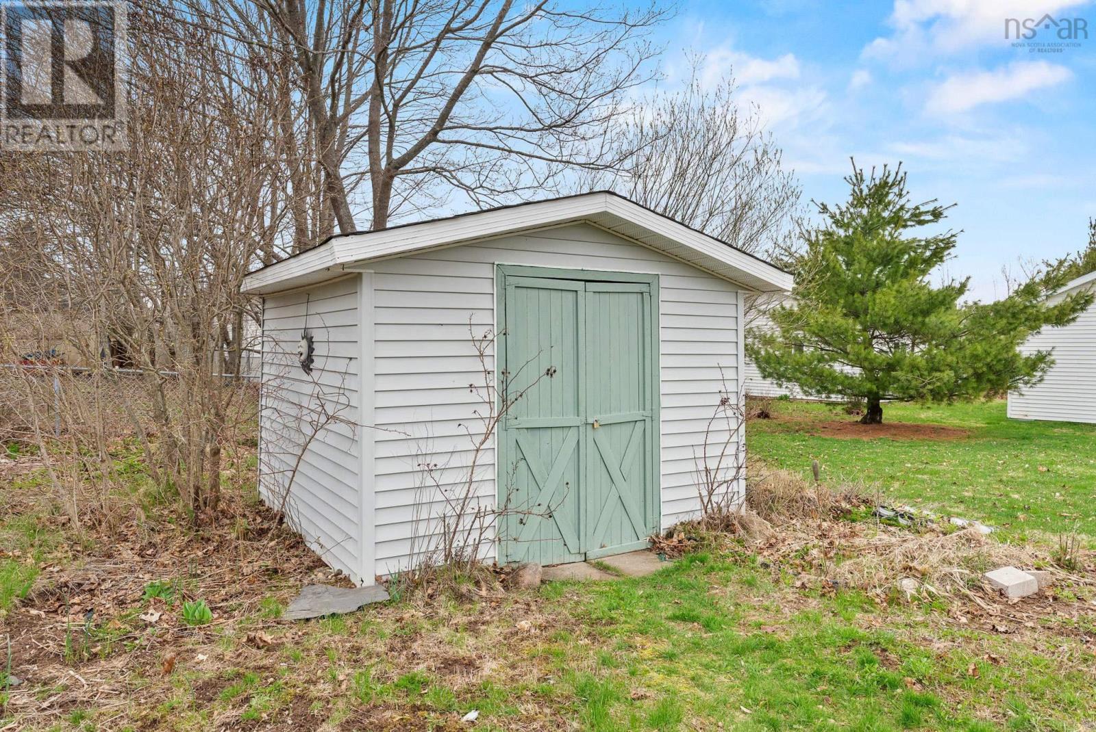 Property 40 of 49 of 1030 Club Crescent