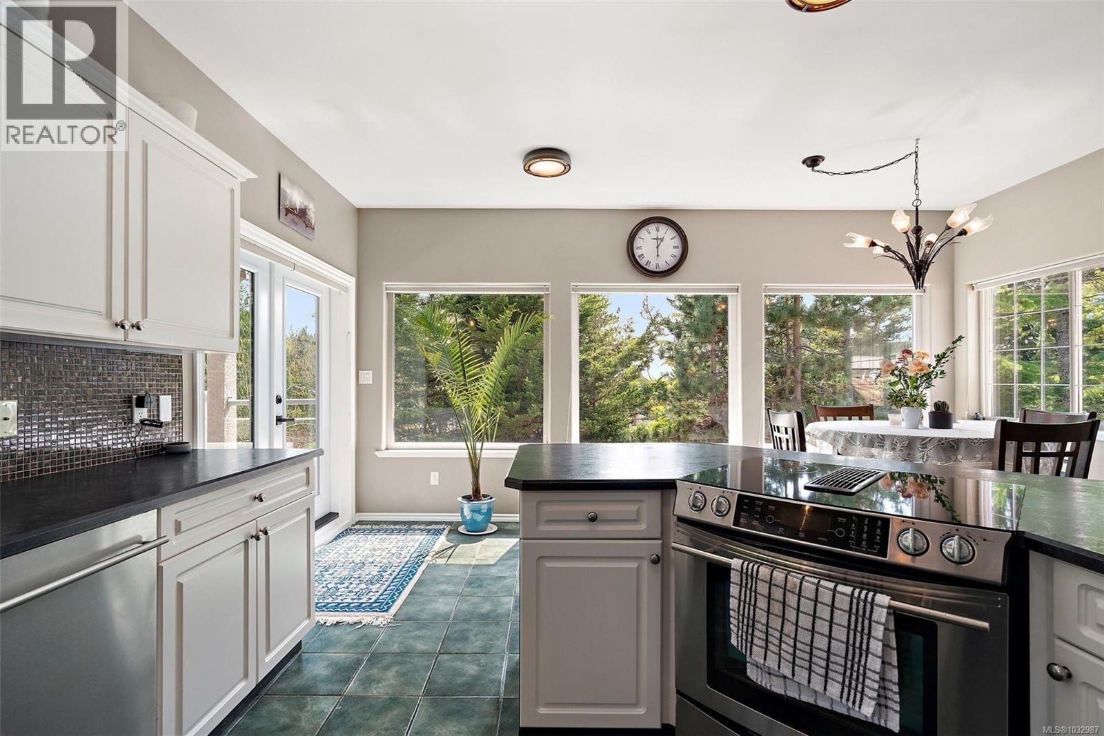  8593 Kingcome Crescent, North Saanich