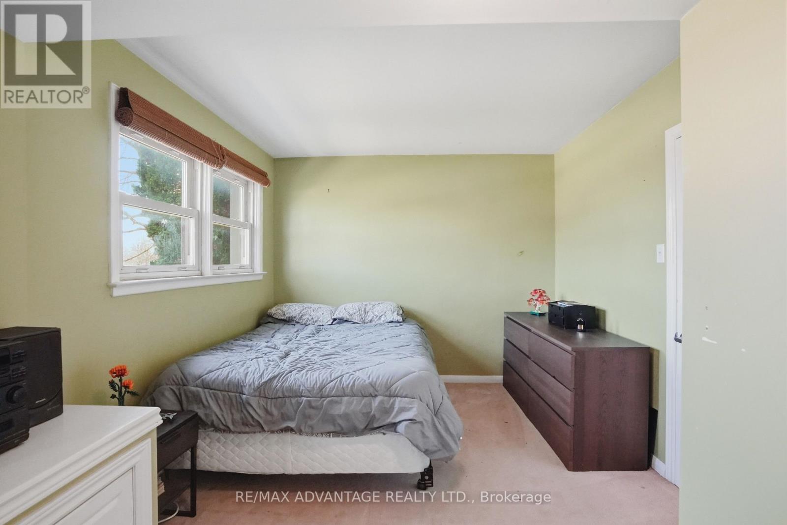 Large 2nd bedroom easily converted back to 3rd bed