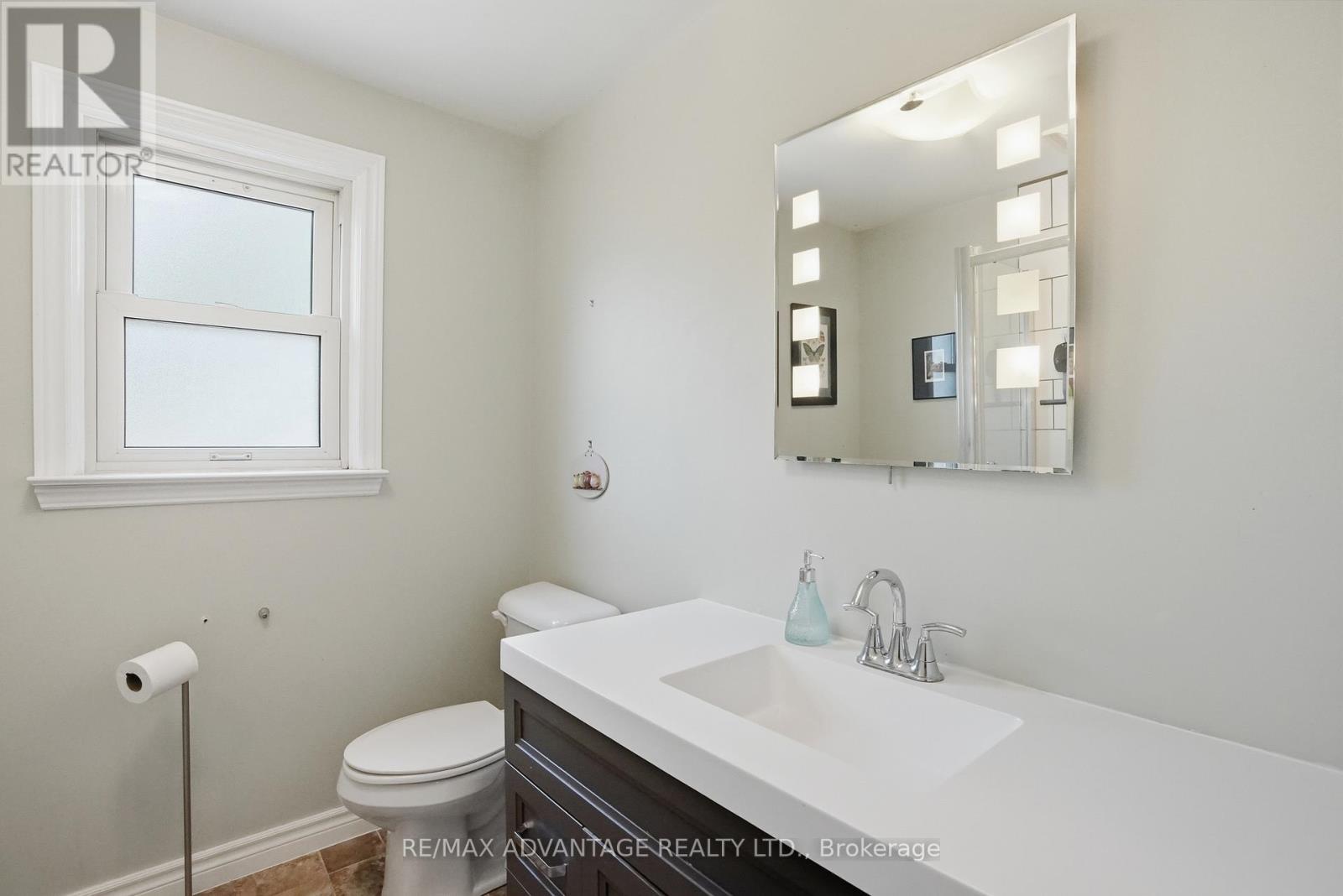 Upper level bathroom