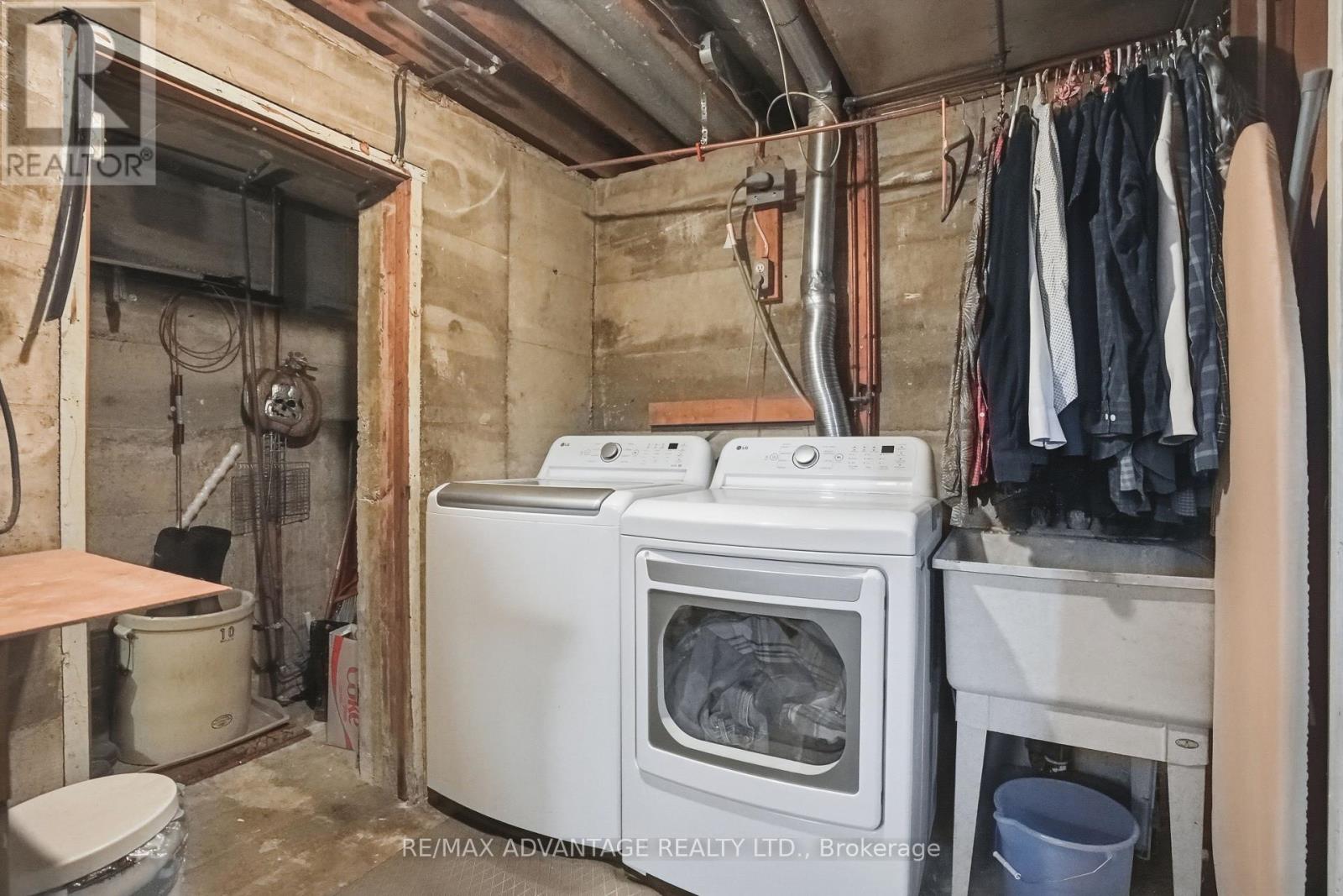 Lower level laundry