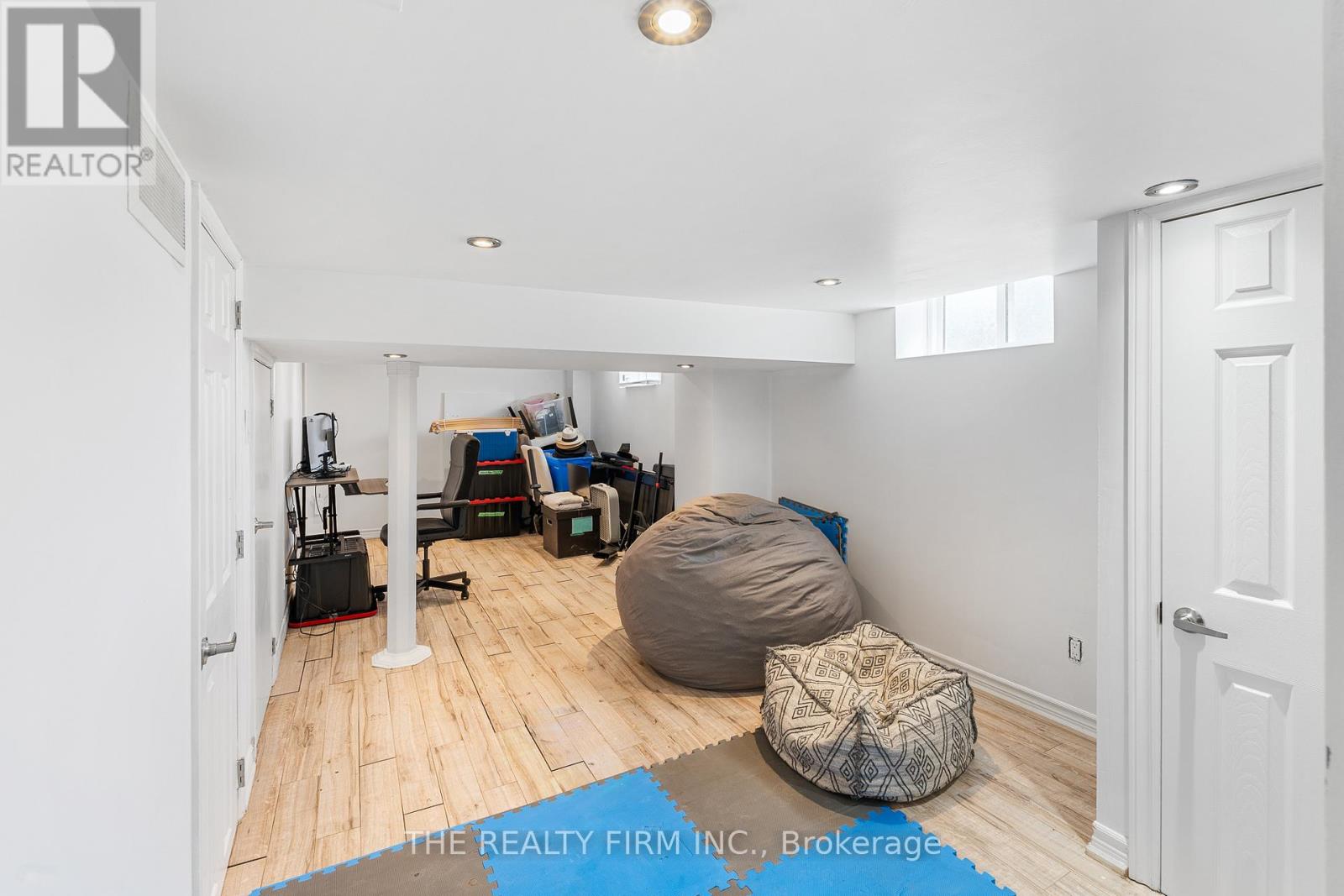 31 FIFTH AVENUE - 32
