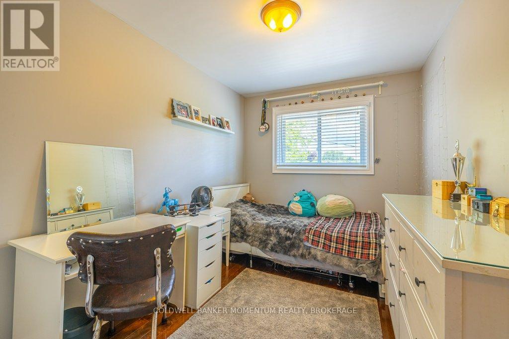 86 CRESCENT DRIVE - 22