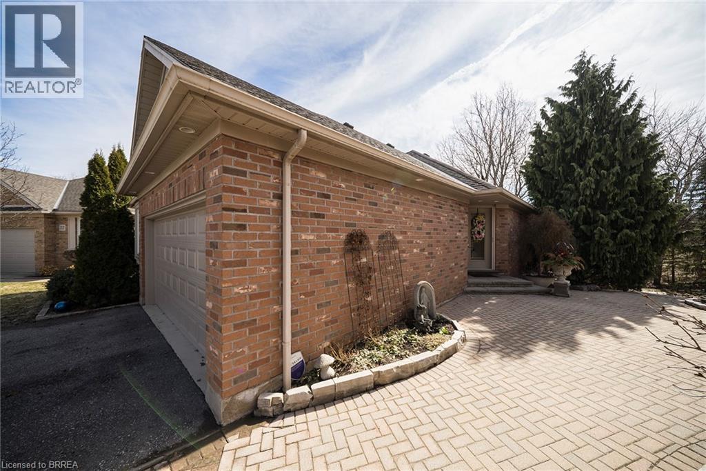 422 POWERLINE Road Unit# 21, Brantford, Ontario, N3R8A1 — Photo 2