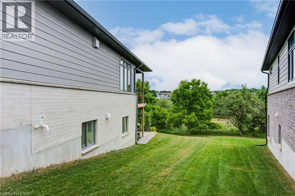 27 RIDGEWOOD Crescent - 40