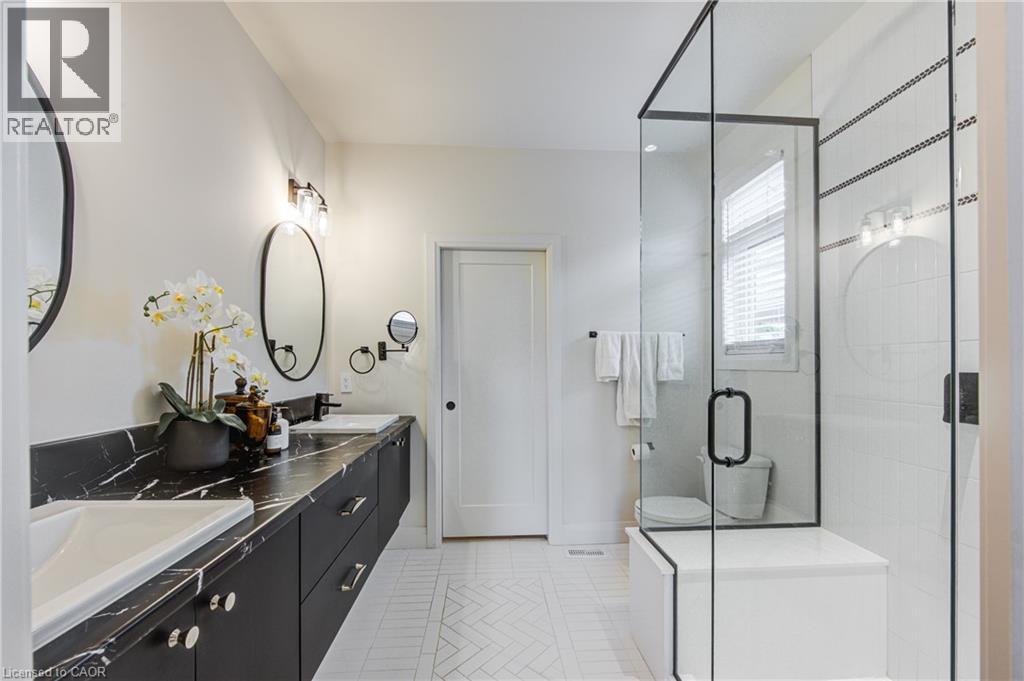 27 RIDGEWOOD Crescent - 26