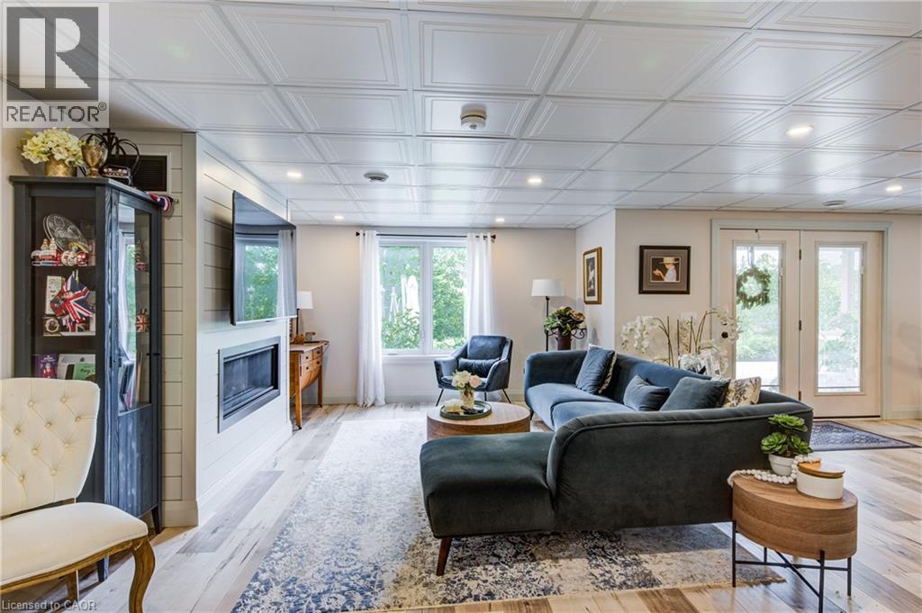 27 RIDGEWOOD Crescent - 30