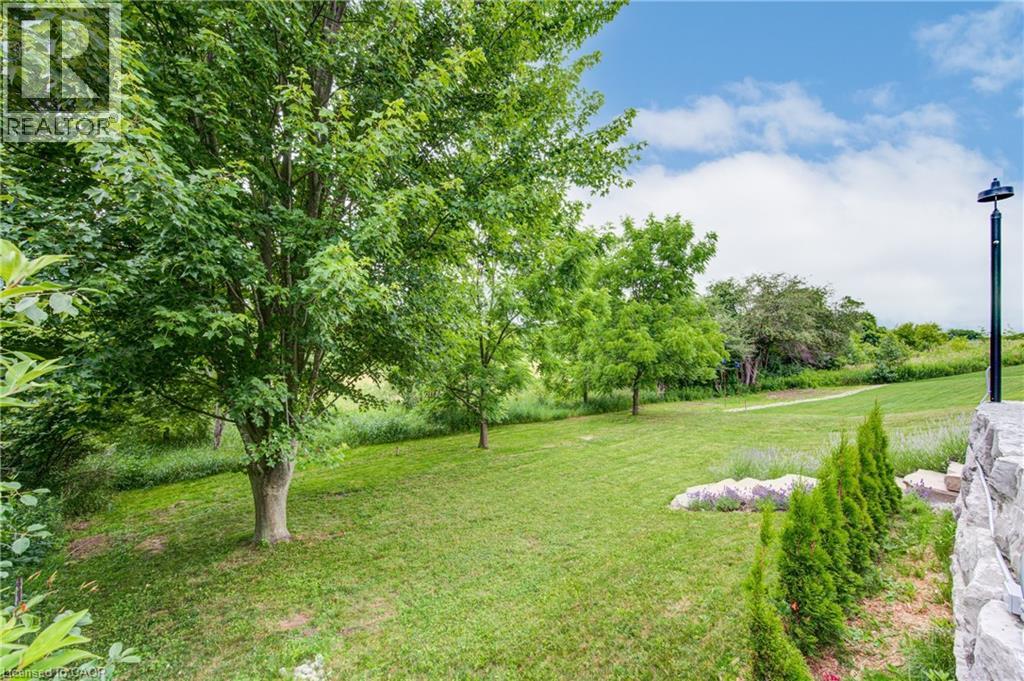 27 RIDGEWOOD Crescent — photo 42