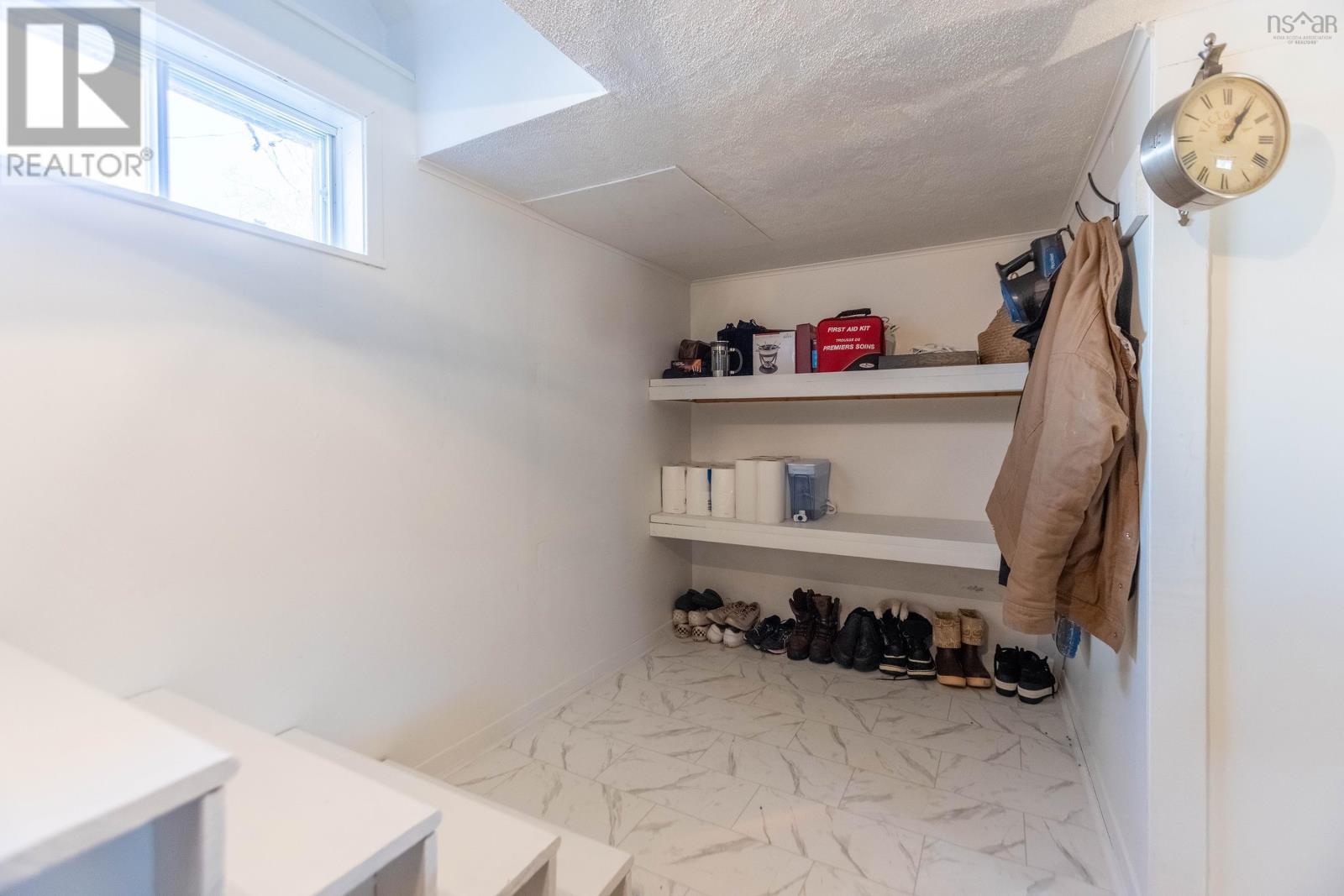 Property 33 of 46 of 8237 Highway 209