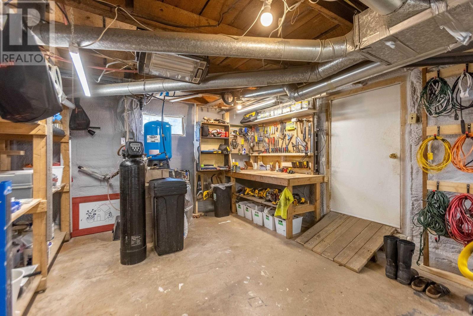 Property 36 of 46 of 8237 Highway 209