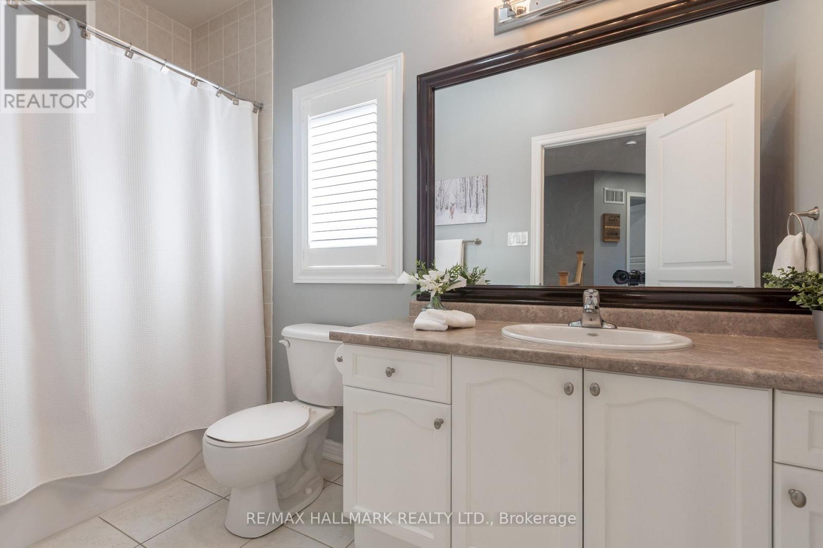 Second Floor Main Bathroom