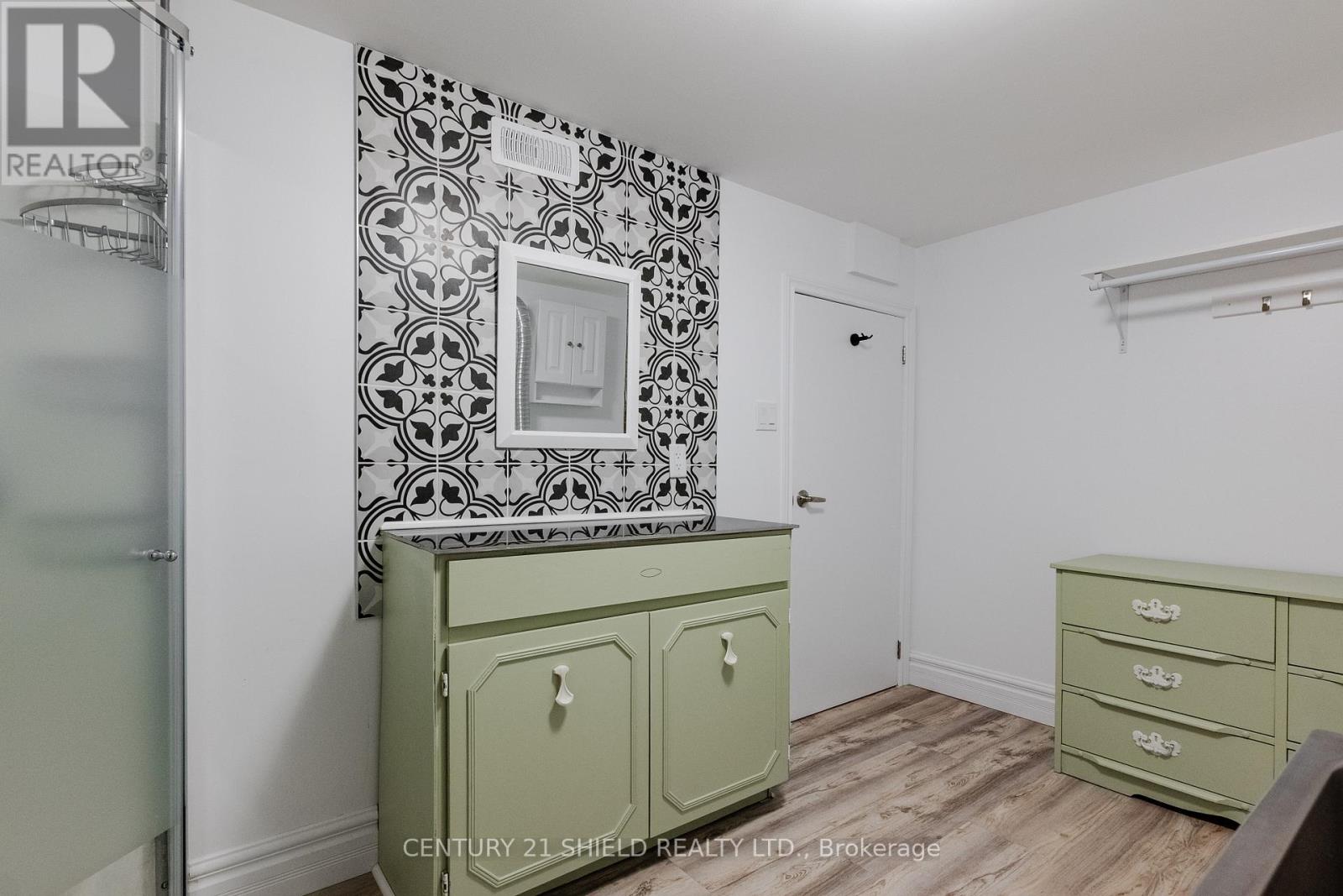 2030 PITT STREET - 36