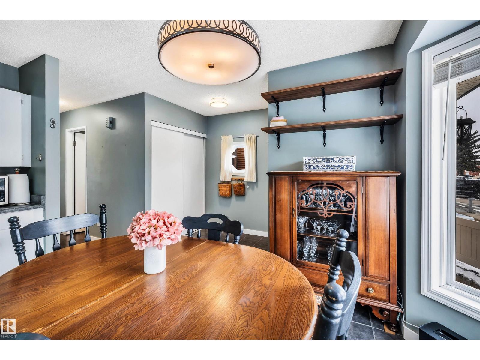 #40 10205 158 AV NW, Edmonton