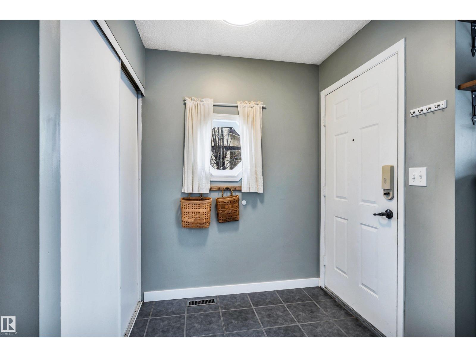 #40 10205 158 AV NW, Edmonton