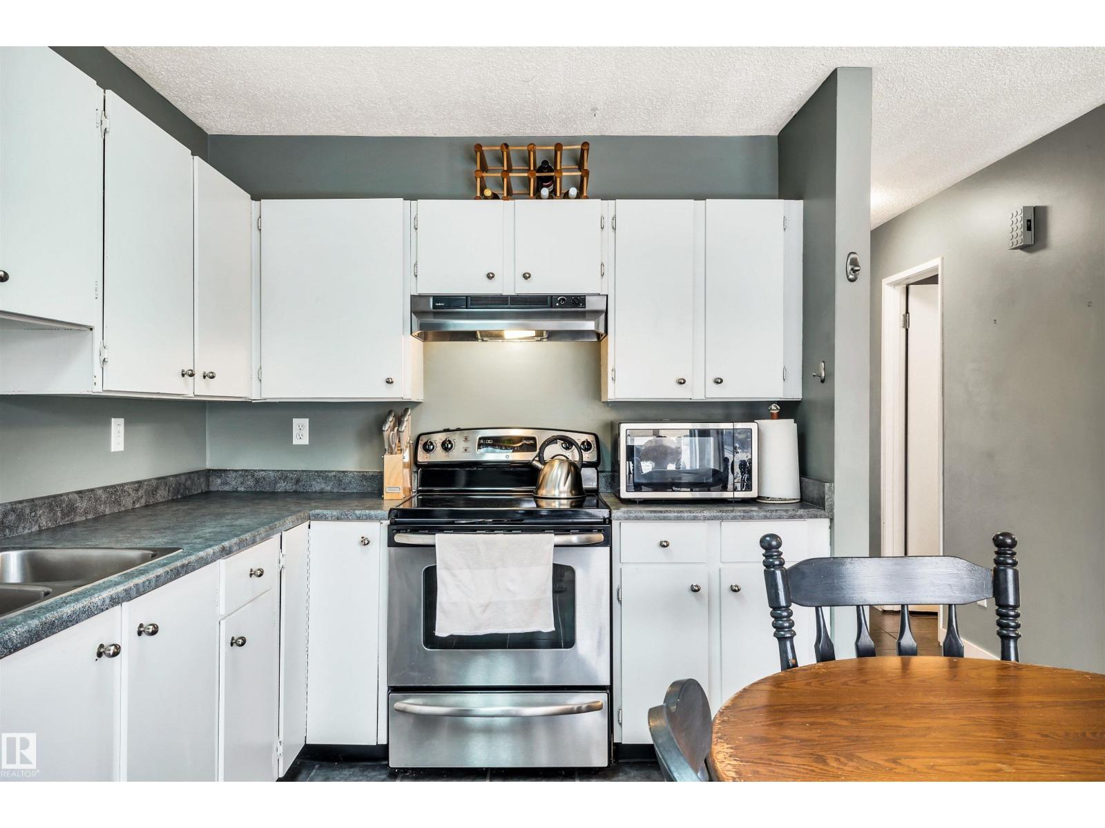 #40 10205 158 AV NW, Edmonton