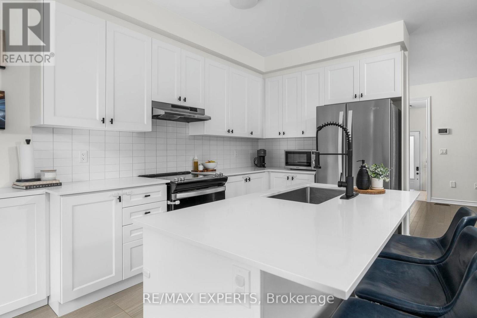 1473 BLACKMORE STREET — photo 16