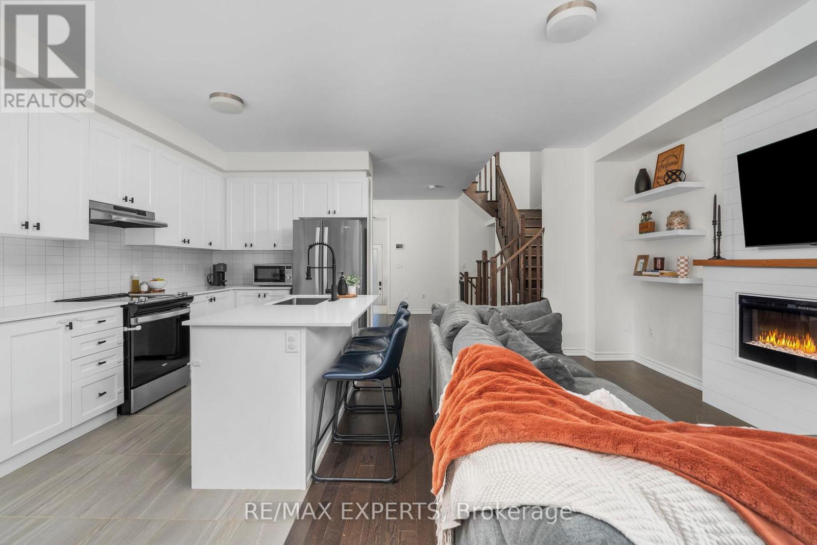 1473 BLACKMORE STREET — photo 23
