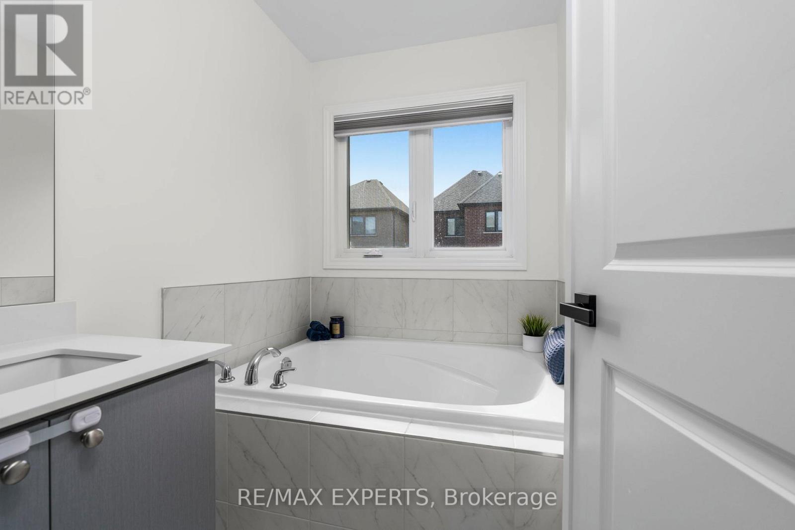 1473 BLACKMORE STREET — photo 30